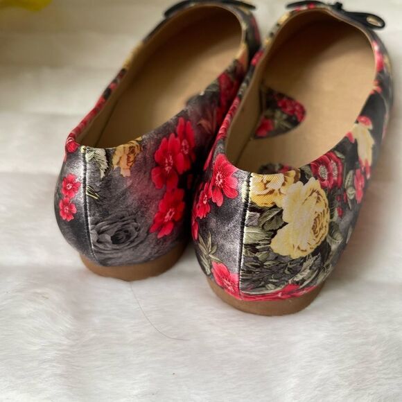 Masseys multi color fabric floral prints slip on flats black bow accent SZ11M - Picture 3 of 7